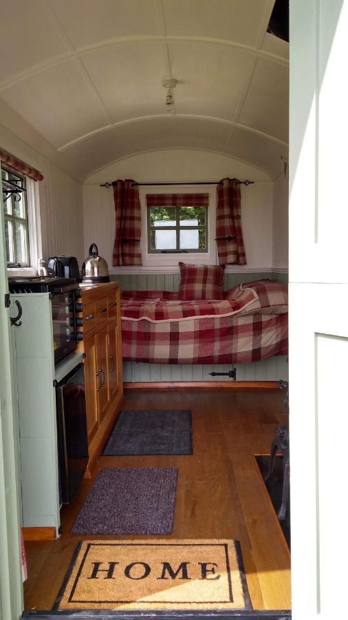 Shepherd'S Lodge - Shepherd'S Hut With Devon Views For Up To Two People And One Dog Wrangaton Exterior photo